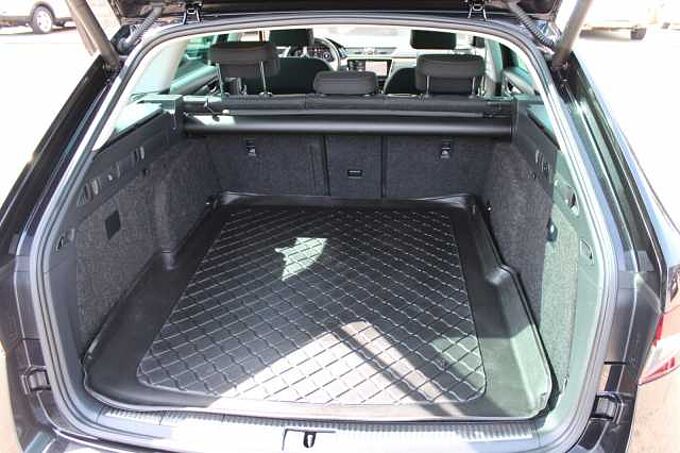 SKODA Superb 1.4l TSI Hybrid Kombi Style+AHK+Business