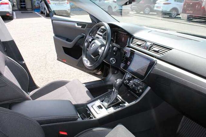 SKODA Superb 1.4l TSI Hybrid Kombi Style+AHK+Business