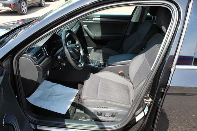 SKODA Superb 1.4l TSI Hybrid Kombi Style+AHK+Business