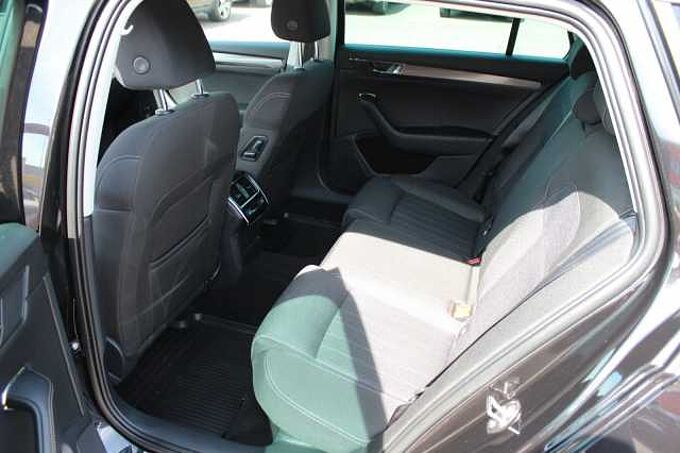 SKODA Superb 1.4l TSI Hybrid Kombi Style+AHK+Business