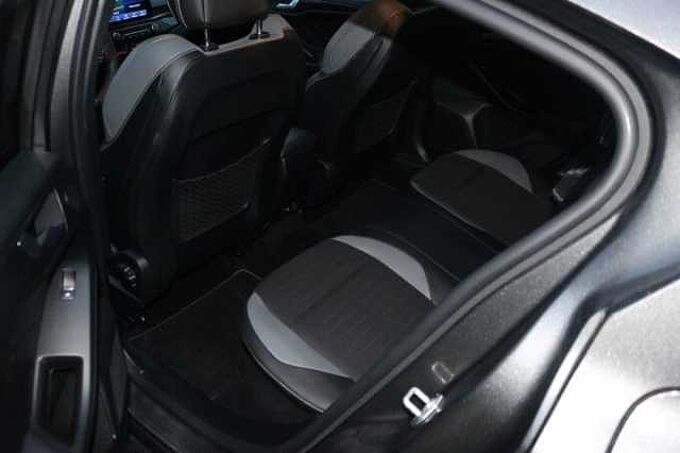 Ford Focus Lim. ST 2.0l Ecobl. +Navi+Winter P. +KeyFree