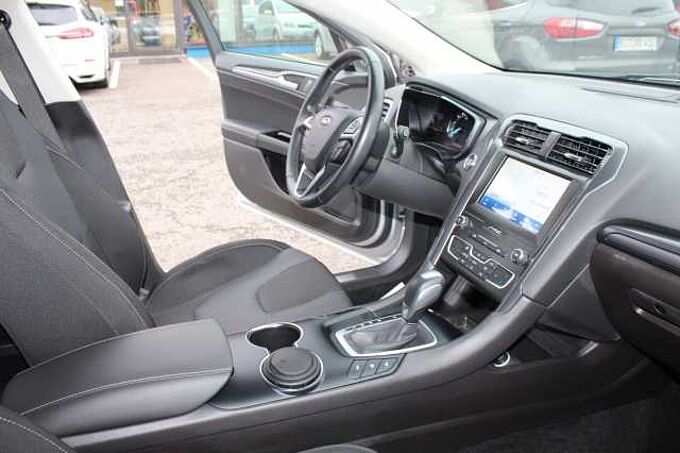 Ford Mondeo Turnier 2.0 Hybrid Titanium*