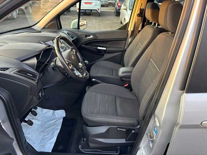 Ford Grand Tourneo 1.5 TDCI Connect Titanium