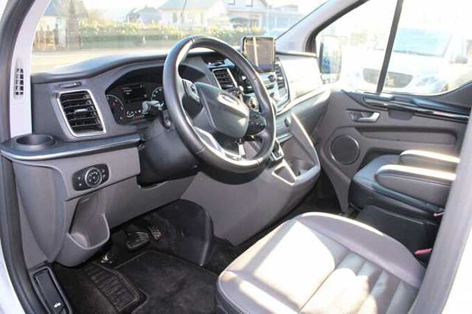 Ford Tourneo Custom 2.0 EcoBl 320 L1 Tit. Auto+AHK