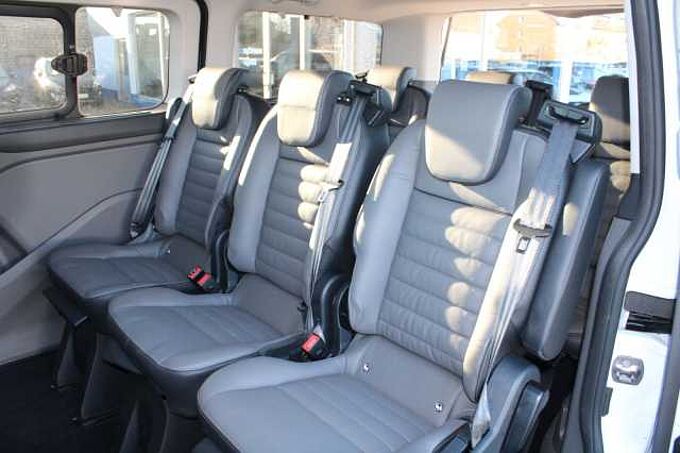 Ford Tourneo Custom 2.0 EcoBl 320 L1 Tit. Auto+AHK