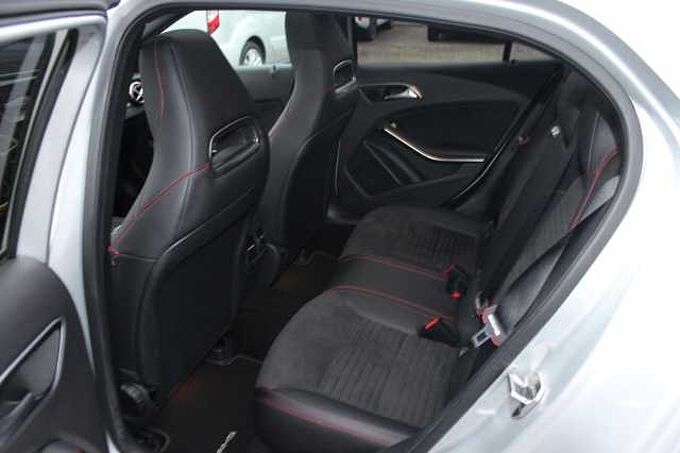 Mercedes-Benz GLA 250 4Matic+Panorama+Navi