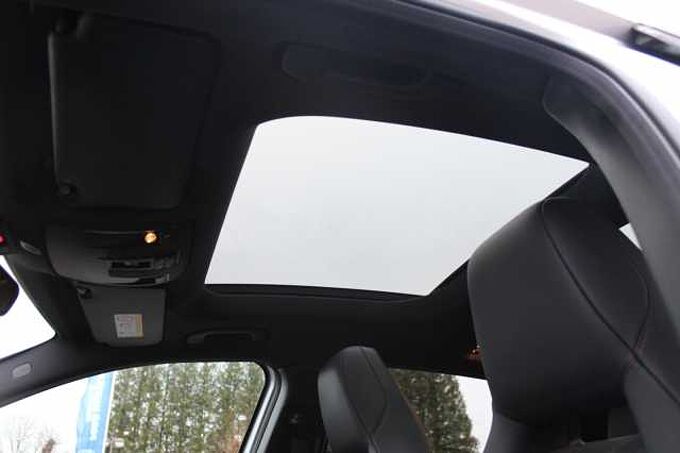 Mercedes-Benz GLA 250 4Matic+Panorama+Navi