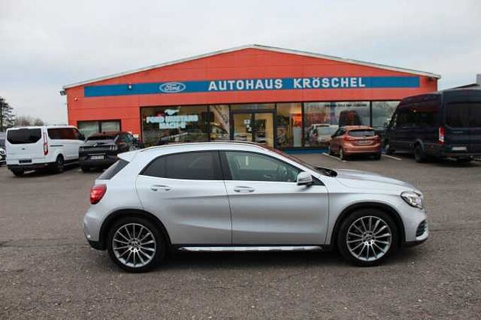 Mercedes-Benz GLA 250 4Matic+Panorama+Navi