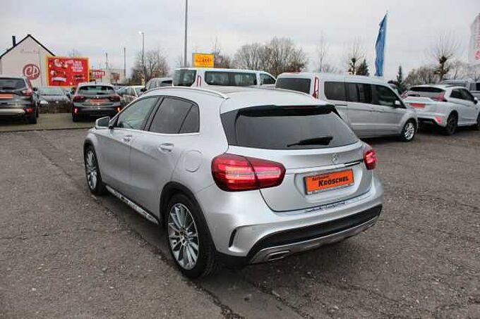 Mercedes-Benz GLA 250 4Matic+Panorama+Navi