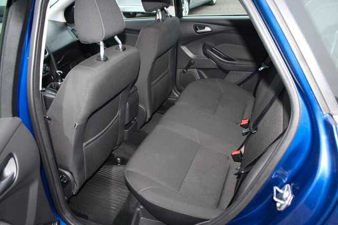 Ford Focus Turnier C&C 1.0l Ecob.+AHK+Navi