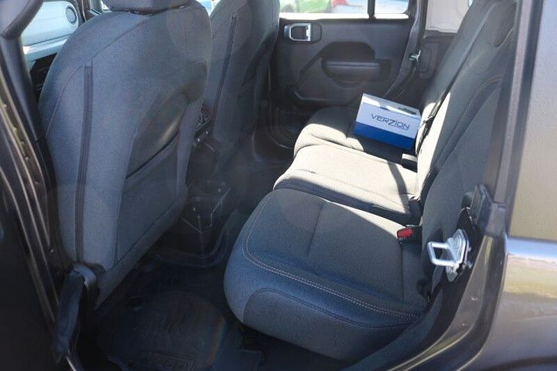 Jeep Wrangler Willys 3.6l VVT 4x4+Audio P. +Top-Zustan