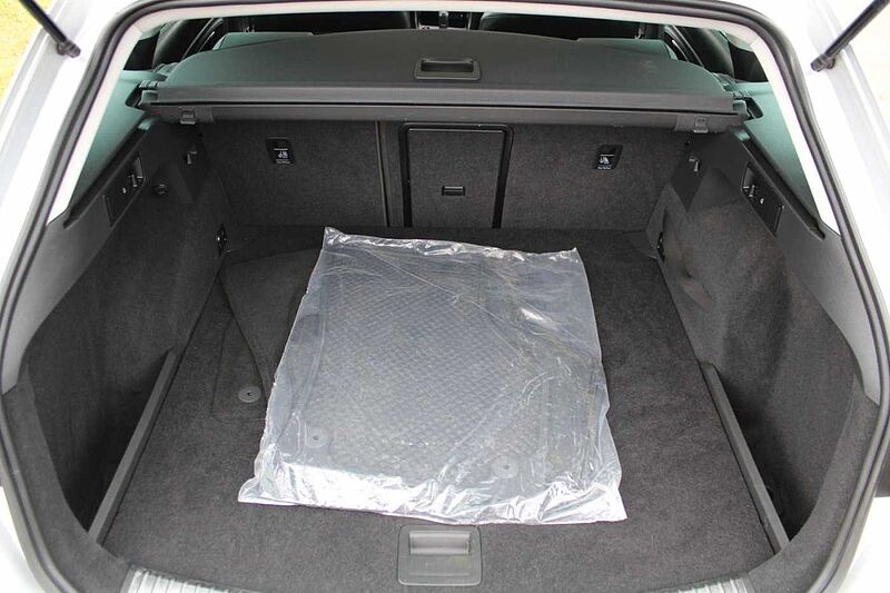 SEAT Leon ST 2.0l TDI Xcellence+WinterP+Navi+Panorama