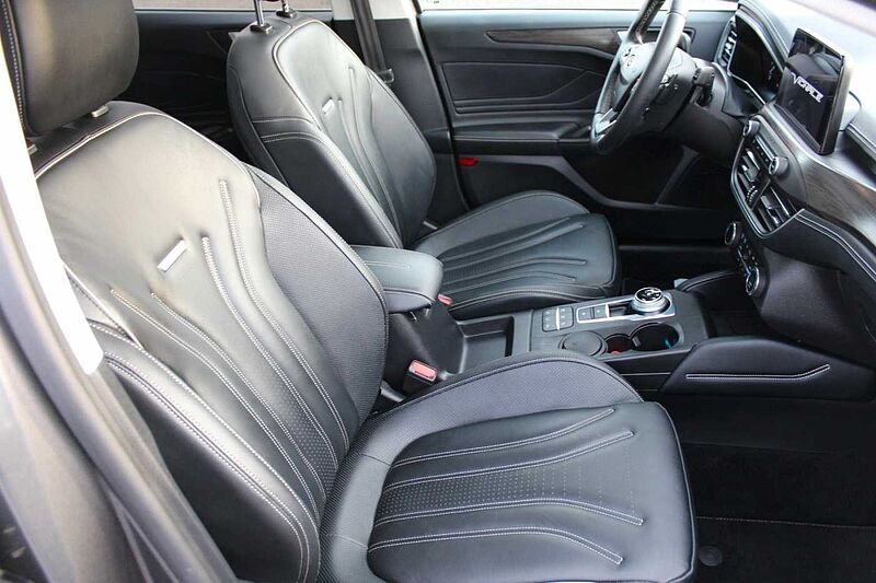 Ford Focus 2.0 Ecobl. Turnier Vignale+Panorama+Winter