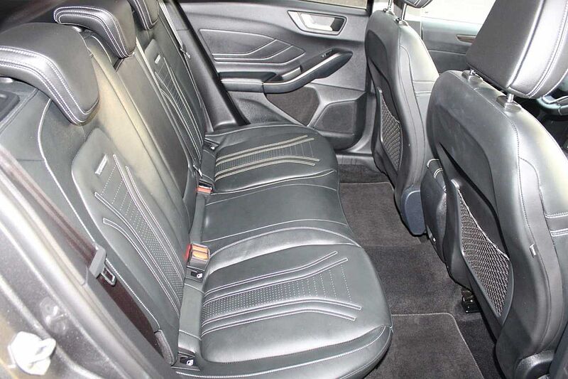 Ford Focus 2.0 Ecobl. Turnier Vignale+Panorama+Winter