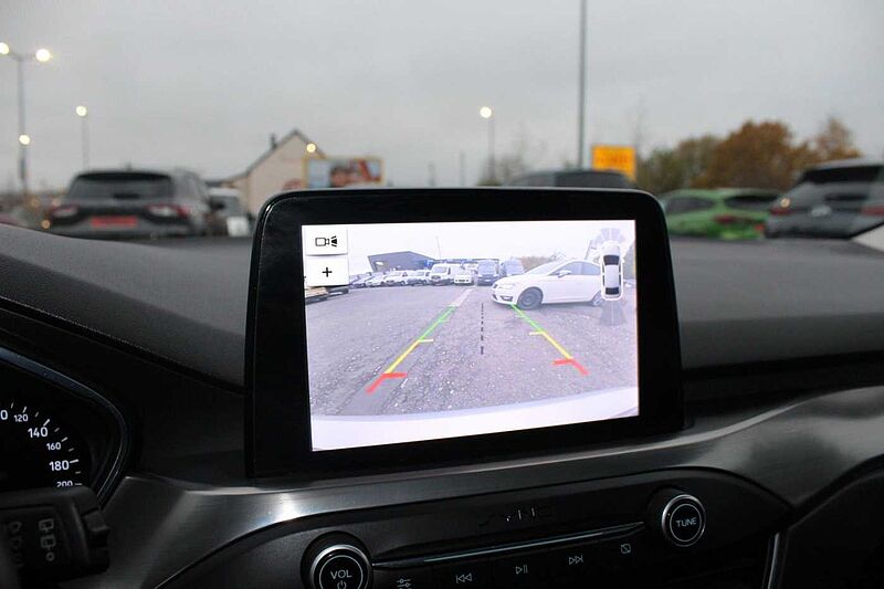 Ford Focus Turnier 1.5 Ecob. Titanium*AHK*KAMERA