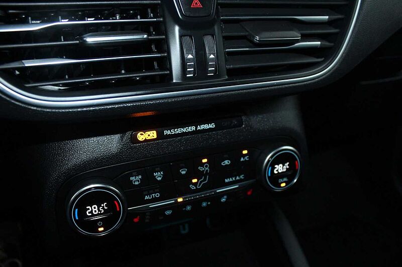 Ford Focus Turnier 1.5 Ecob. Titanium*AHK*KAMERA