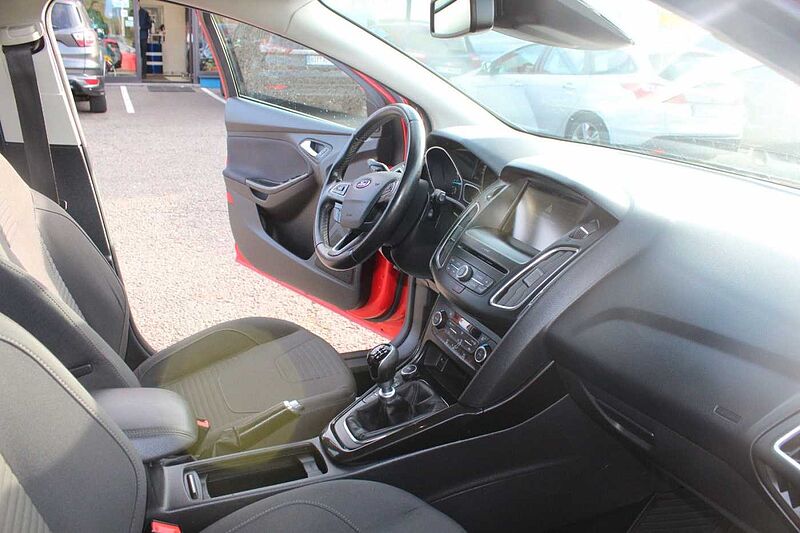 Ford Focus Turnier 2.0 TDCI Titanium*KAMERA*NAVI*ACC