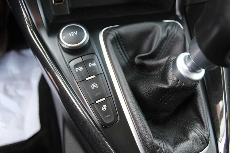 Ford Focus Turnier 2.0 TDCI Titanium*KAMERA*NAVI*ACC