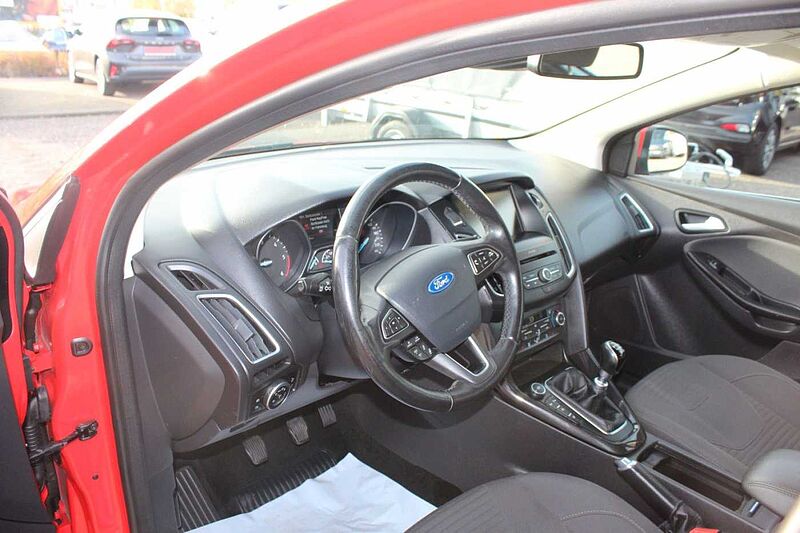 Ford Focus Turnier 2.0 TDCI Titanium*KAMERA*NAVI*ACC