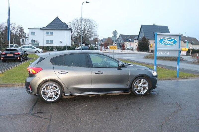 Ford Focus Lim. ST 2.0l Ecobl. +Navi+Winter P. +KeyFree