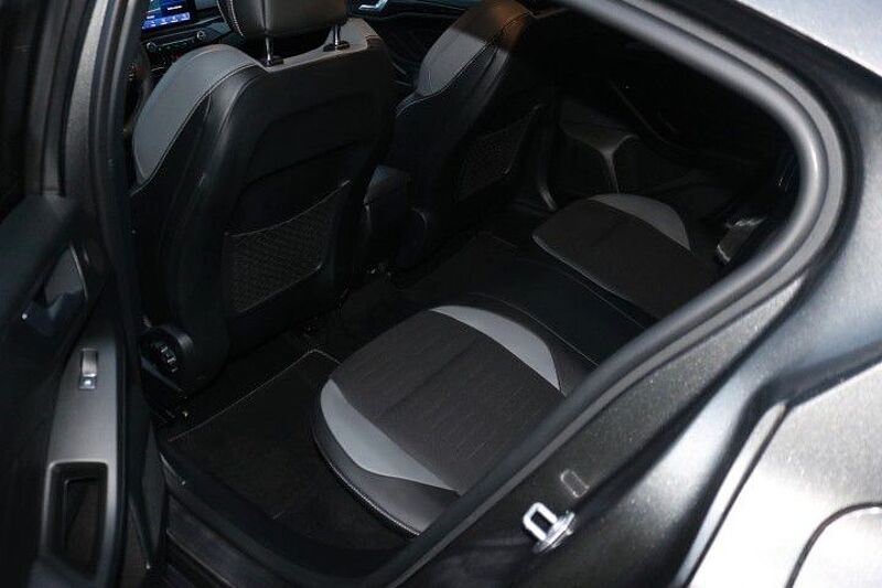 Ford Focus Lim. ST 2.0l Ecobl. +Navi+Winter P. +KeyFree