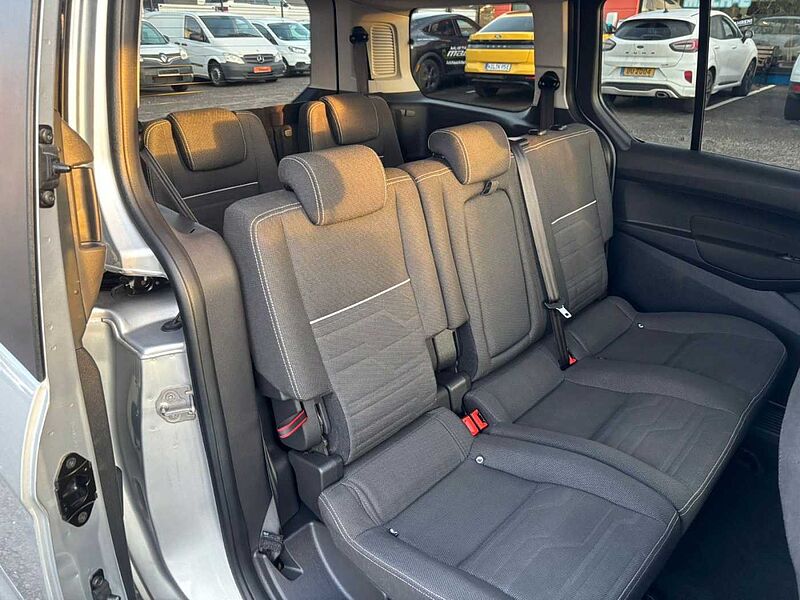 Ford Grand Tourneo 1.5 TDCI Connect Titanium
