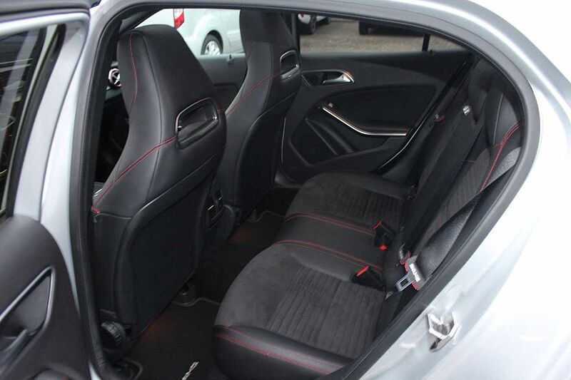 Mercedes-Benz GLA 250 4Matic+Panorama+Navi