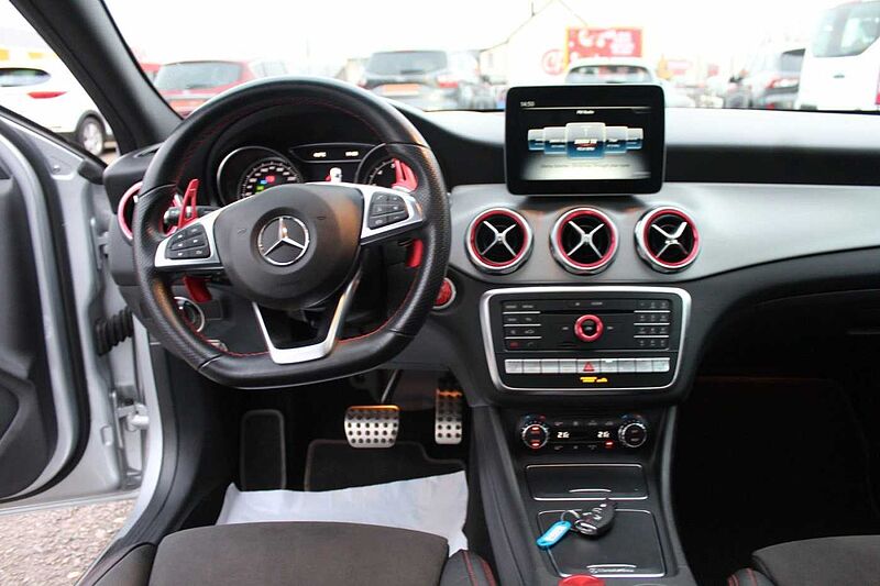 Mercedes-Benz GLA 250 4Matic+Panorama+Navi