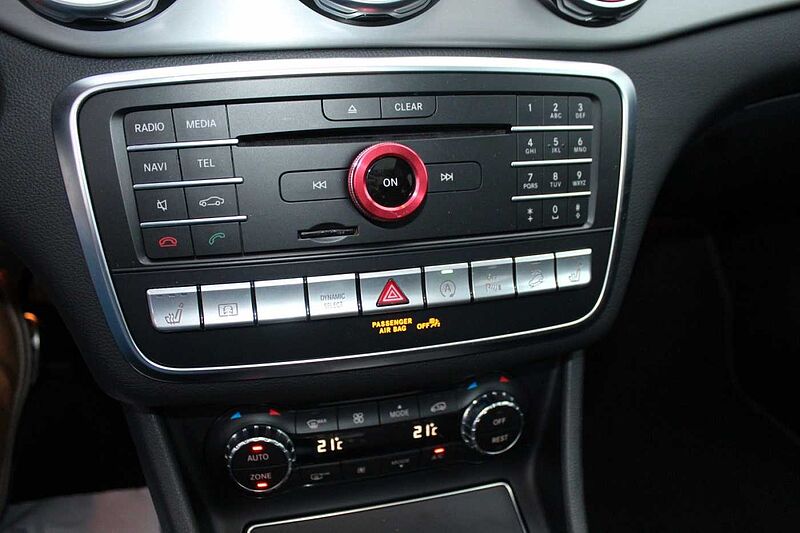 Mercedes-Benz GLA 250 4Matic+Panorama+Navi