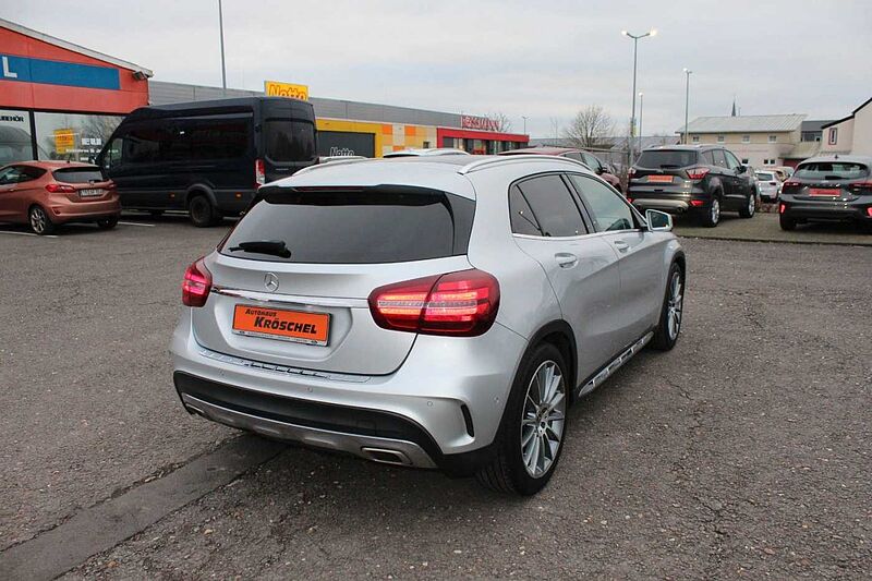 Mercedes-Benz GLA 250 4Matic+Panorama+Navi