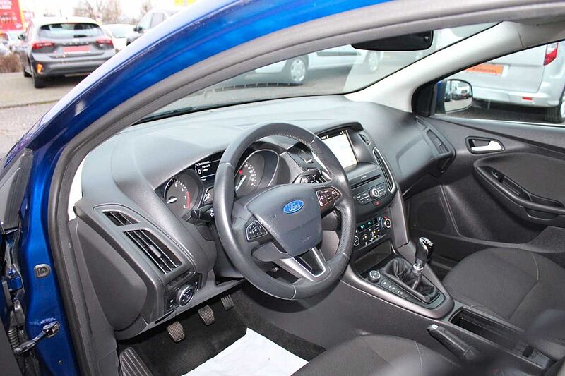 Ford Focus Turnier C&C 1.0l Ecob. +AHK+Navi