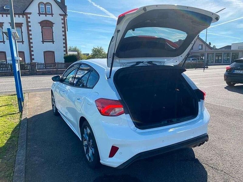 Ford Focus Lim. 1.0 Ecob. mHev ST-Line+LED+KAMERA